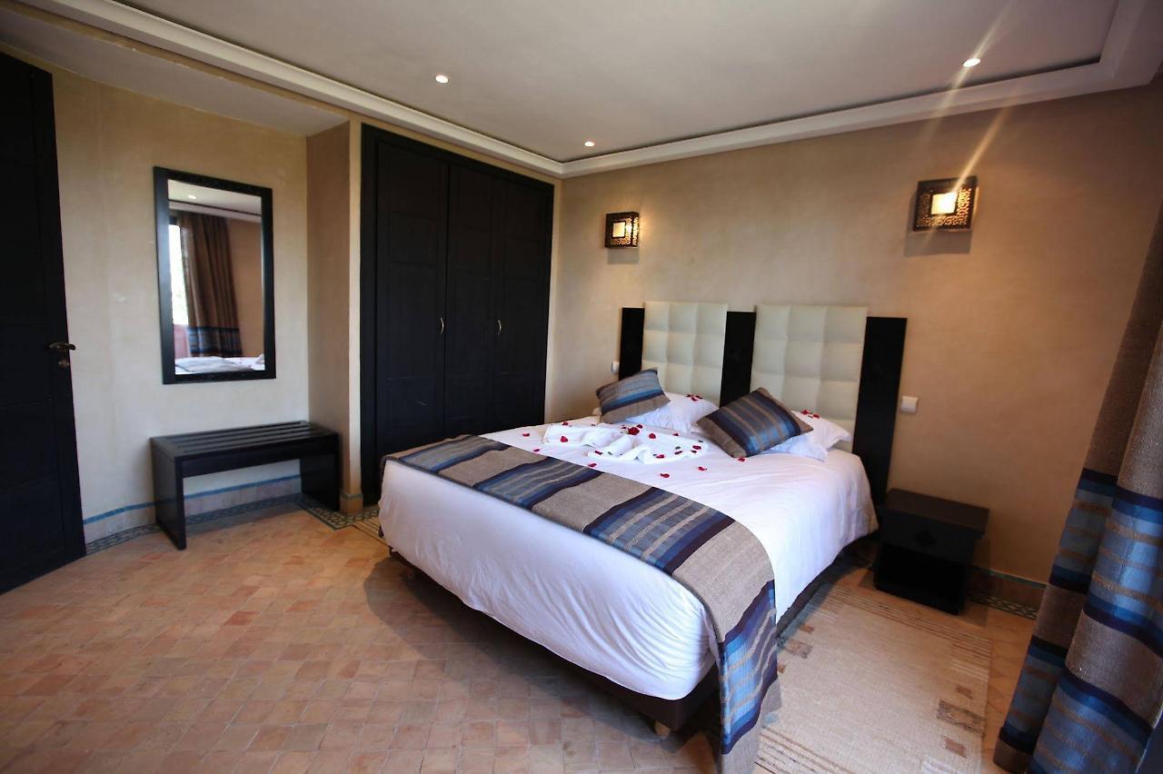 Les Jardins De Zyriab Bed & Breakfast Ait Hamid Exterior photo